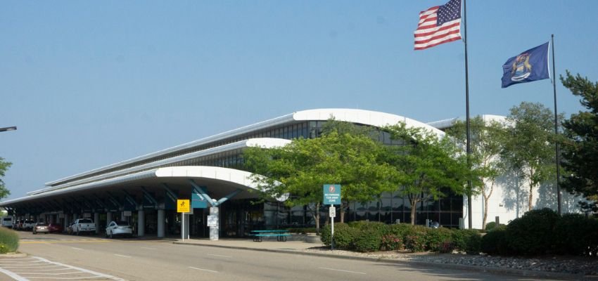Bishop International FNT: Airlines and Destinations